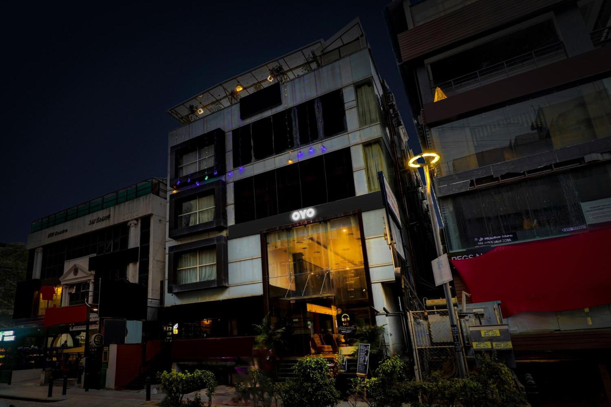 Collection O 29 Church'S Inn Near Cubbon Park Bangalore Bagian luar foto